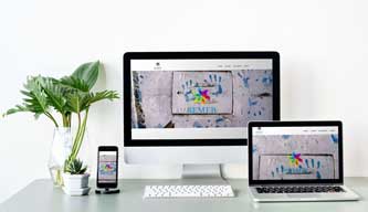 semer website mockup with flower deco on a table ordi,ipad et mobile